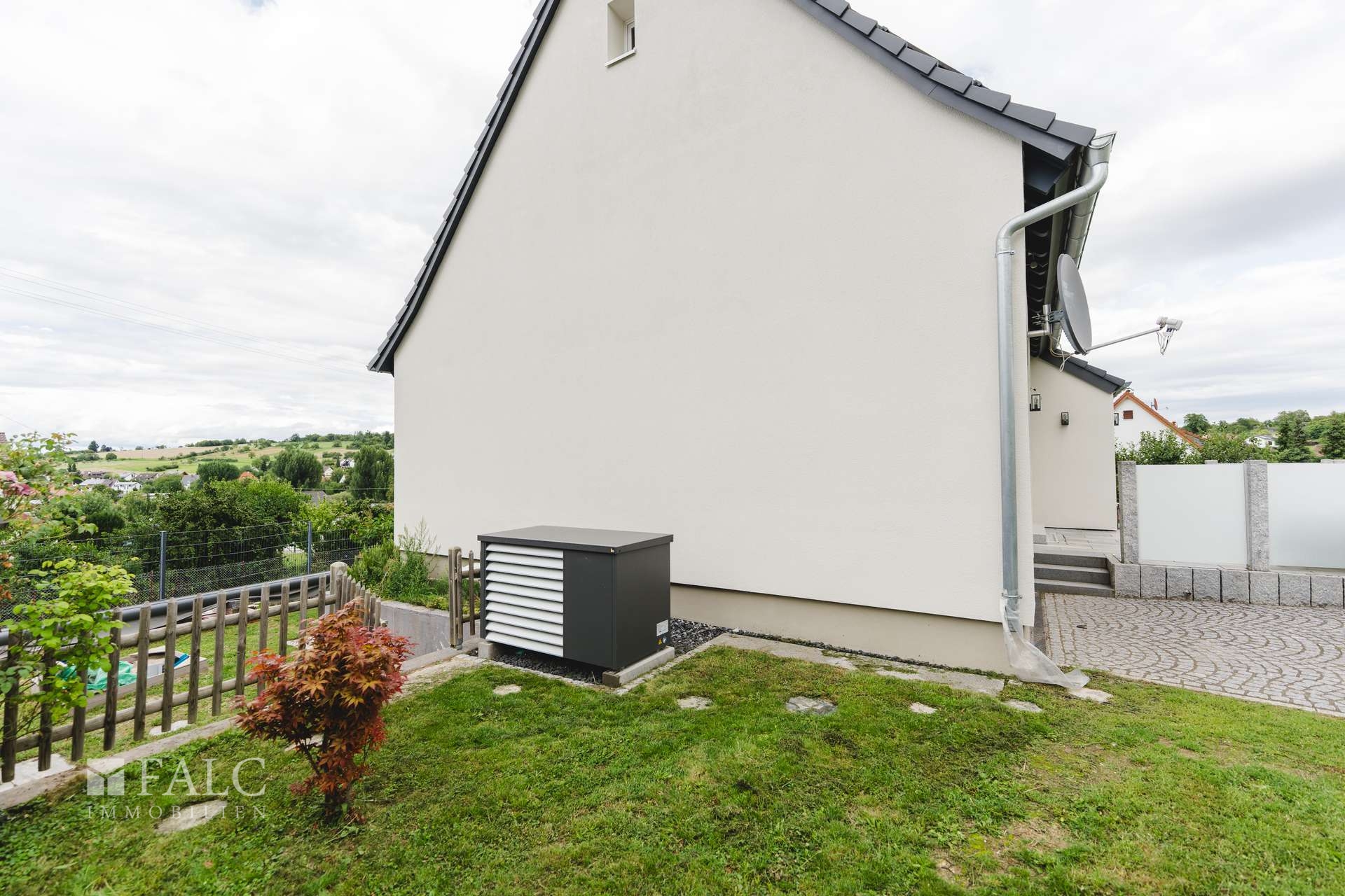 Wärmepumpe im Garten